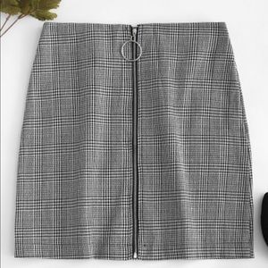 Zip Up Houndstooth Mini Skirt